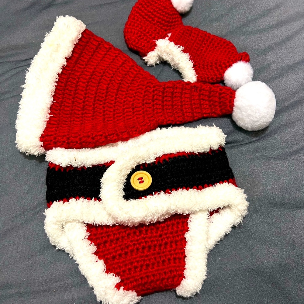 ‼️SOLD‼️3-Piece Christmas Newborn / Infant  Crocheted Santa Outfit Photo Prop